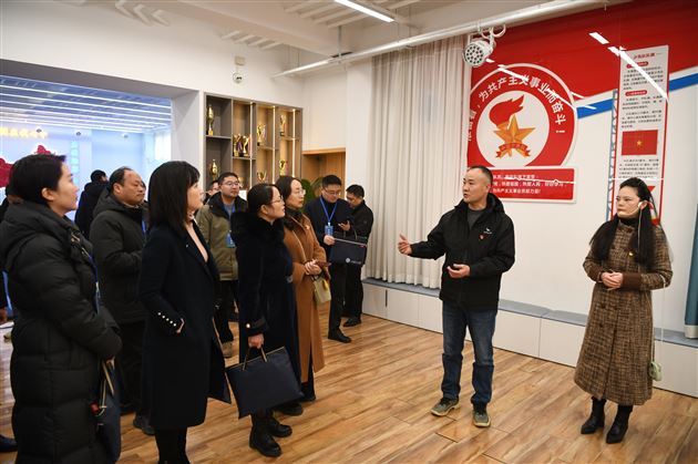 自贡市初中党组织书记能力提升研修团队一行走进棠外