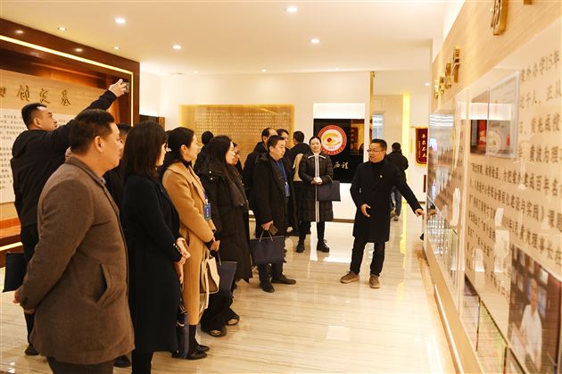 自贡市初中党组织书记能力提升研修团队一行走进棠外 