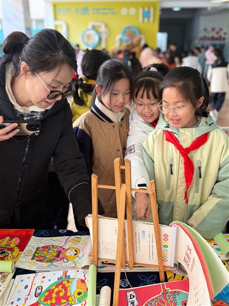 棠外附小举办优秀美术作业展