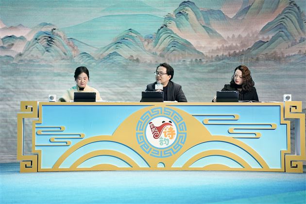 棠外高中国学教师周娟受邀执评省诗词大会 