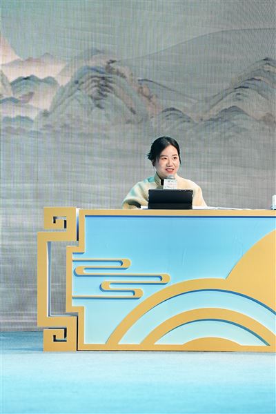 棠外高中国学教师周娟受邀执评省诗词大会 