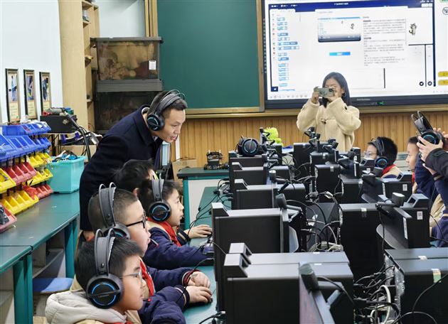 湖南省电教馆馆长刘吉延一行到访棠外 