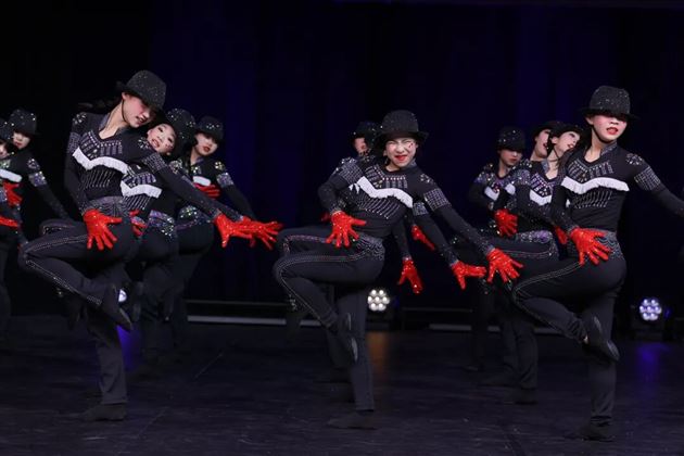 棠外附小啦啦操队问鼎世界冠军