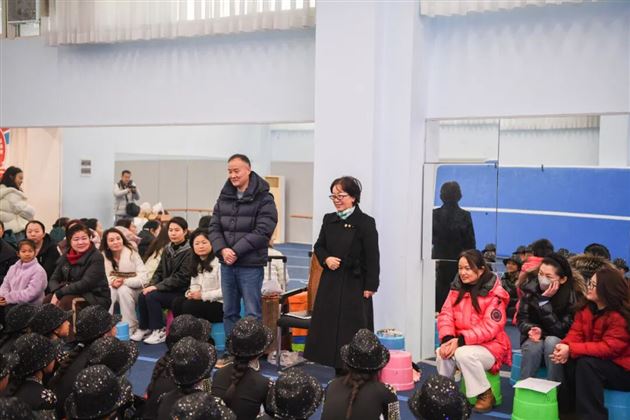 棠外附小啦啦操队问鼎世界冠军　