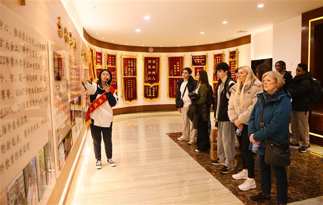 圣约翰公学阿森纳青训访棠外 中英少年绿茵场上竞技绘蓝图