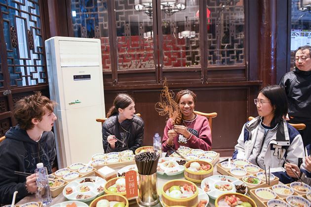 圣约翰公学阿森纳青训访棠外 中英少年绿茵场上竞技绘蓝图