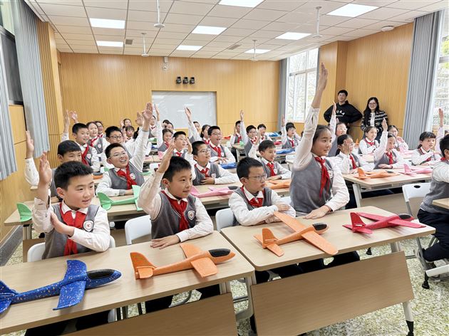 大飞机高原研究中心团支部走进棠外附小开展科普进校园活动