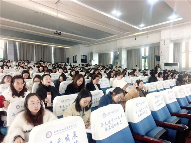 棠外附小教师在双流区教材解读活动中展风采