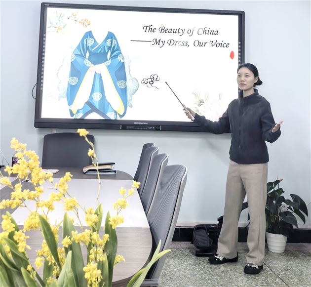 李浩瑞老师和刘虹言老师备赛照片 