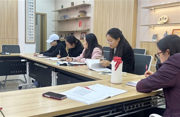 棠外附小班主任杨梅工作室举行班主任工作经验分享活动
