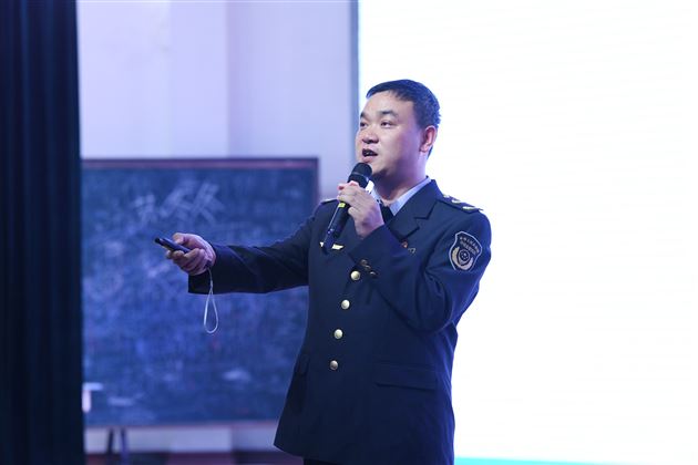 棠外附小举行六年级家长义工课堂讲座