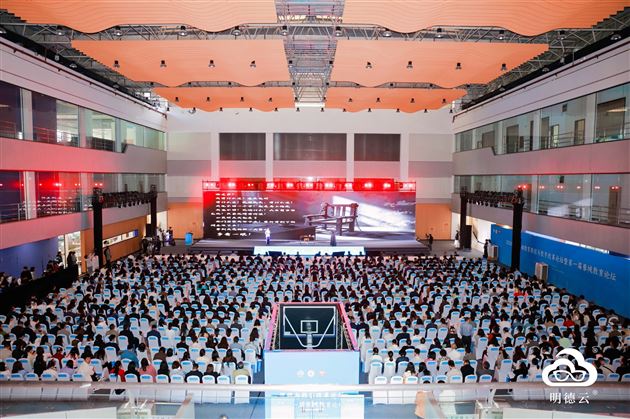 棠外初中部校长刘勇在全国基础教育论坛作主题报告