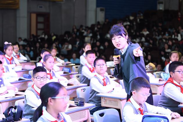 棠外附小成功举办成都市小学语文高质量课堂建设专题教研活动