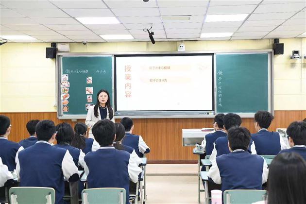 棠外多语种备课组举行教学研讨活动