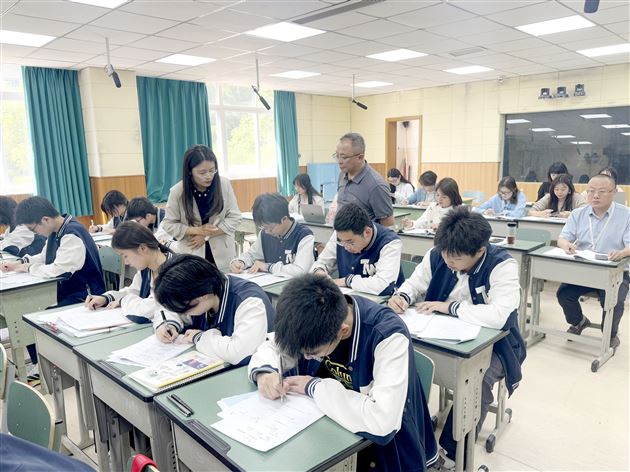 棠外多语种备课组举行教学研讨活动