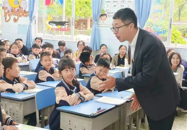 棠外附小成功开展一年级家长学校活动