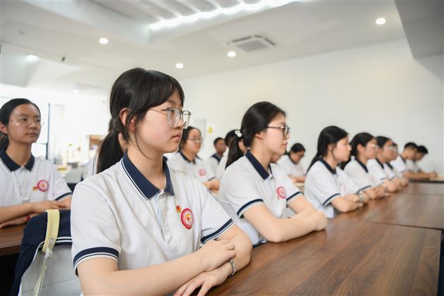 棠外高中青年学生党校专题培训暨2026年“五四”青年节特别主题团日活动