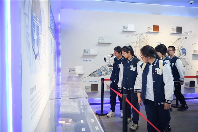 棠外高中青年学生党校专题培训暨2026年“五四”青年节特别主题团日活动