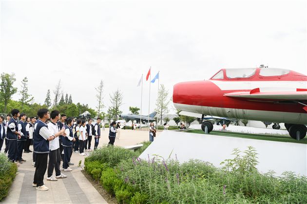 棠外高中青年学生党校专题培训暨2026年“五四”青年节特别主题团日活动