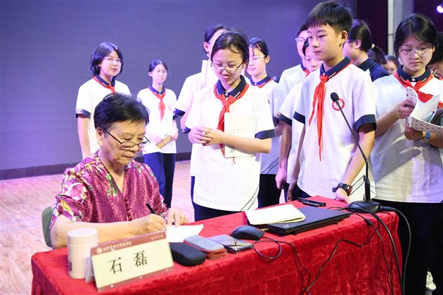 中国科学院老科学家科普演讲团副团长石磊走进棠外初中开展航天科普讲座