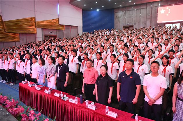 中国科学院老科学家科普演讲团副团长石磊走进棠外初中开展航天科普讲座