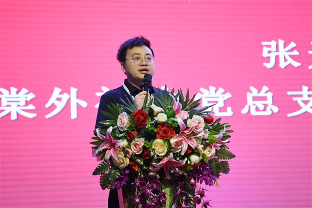 中国科学院老科学家科普演讲团副团长石磊走进棠外初中开展航天科普讲座