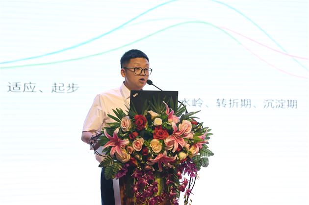 棠外初中举行分年级家长会