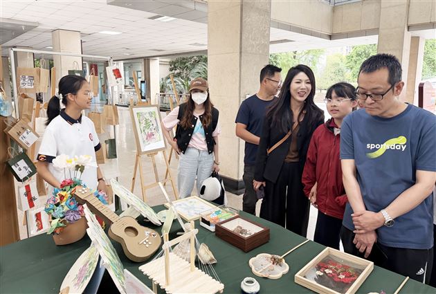 棠外初中举行分年级家长会