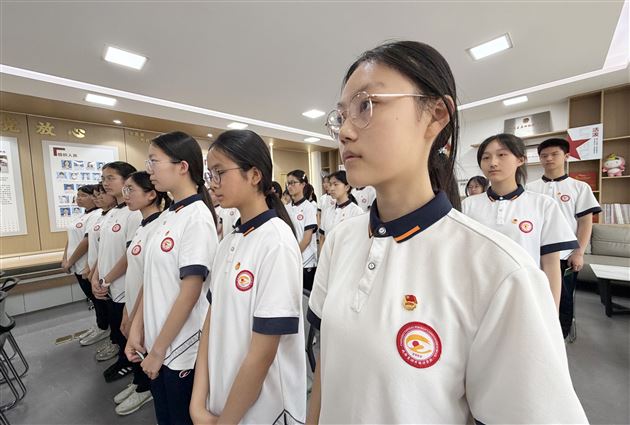 棠外初中举行2025-2026学年度下学期入团仪式