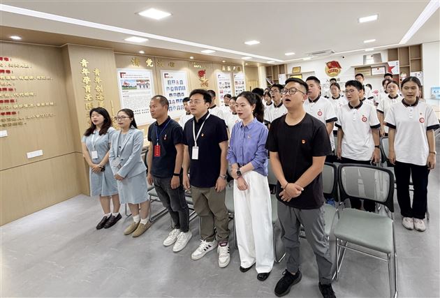棠外初中举行2025-2026学年度下学期入团仪式