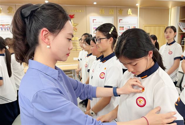 棠外初中举行2025-2026学年度下学期入团仪式