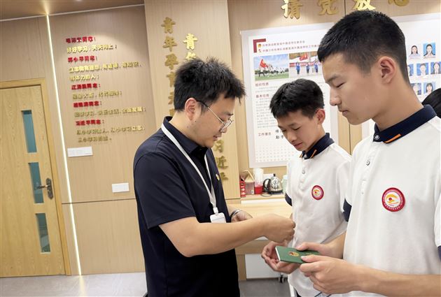 棠外初中举行2025-2026学年度下学期入团仪式