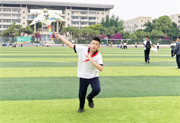 棠外初一年级举办“棠外少年 风华‘筝’茂”风筝节系列劳动实践活动