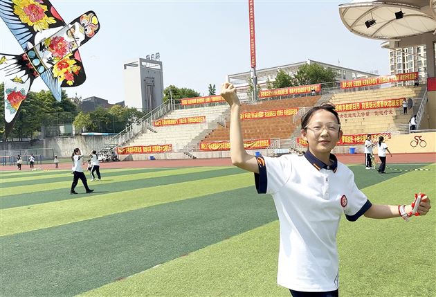 棠外初一年级举办“棠外少年 风华‘筝’茂”风筝节系列劳动实践活动