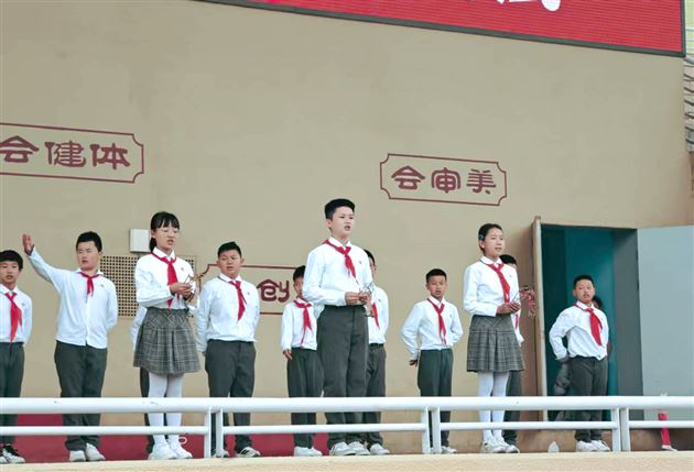 棠外附小举行第十六周主题升旗仪式