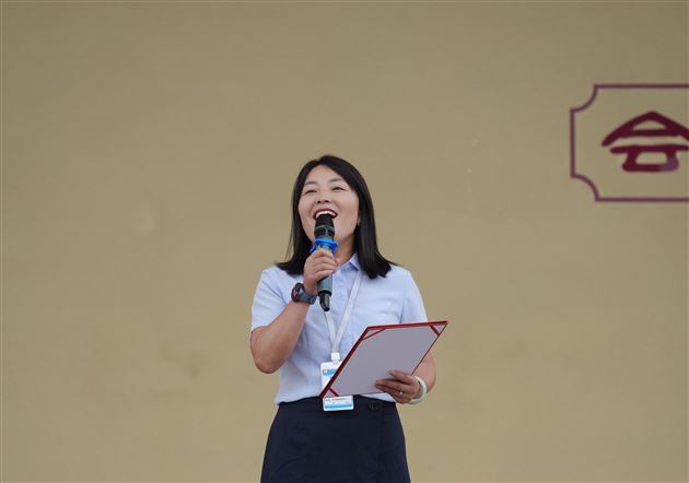 升楼筑梦剑指高三　　凌霄有期顶峰相见——棠外高2024级升楼仪式 