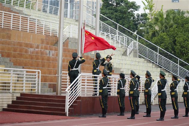 升楼筑梦剑指高三　　凌霄有期顶峰相见——棠外高2024级升楼仪式