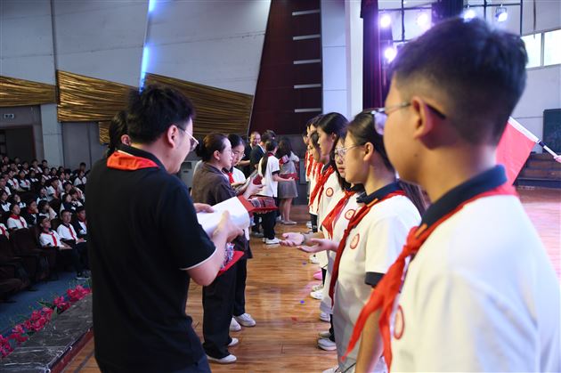 棠外初2024级少先队离队仪式圆满举行 
