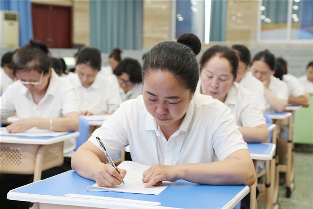 棠外附小举行首届生活老师安全知识技能竞赛