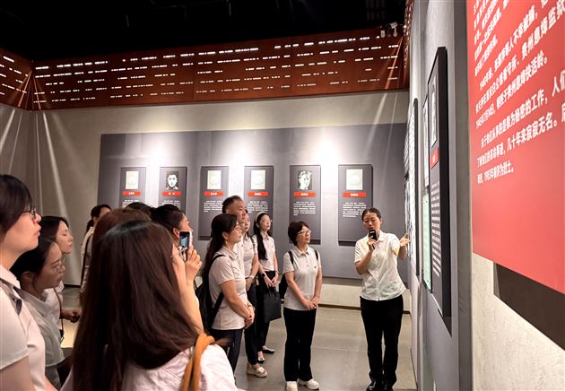 党员教师参观重庆红岩魂陈列馆