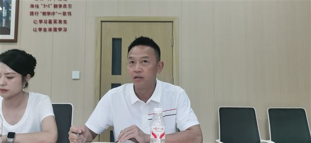 成都市江华名师工作室莅临棠外专项指导交流