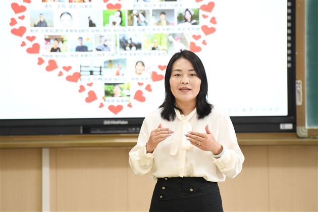 高中教师发展中心主任李秀芳主持