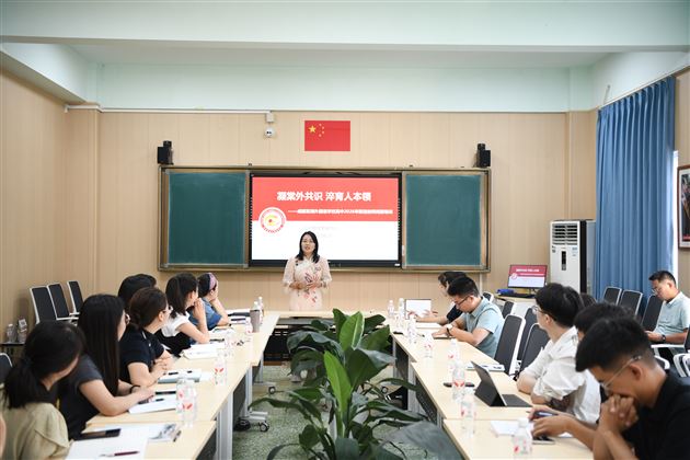 李秀芳主任宣读结对名单
