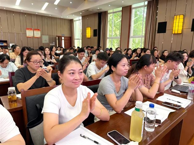 棠外附小开展2026年秋季开学前教师系列培训 