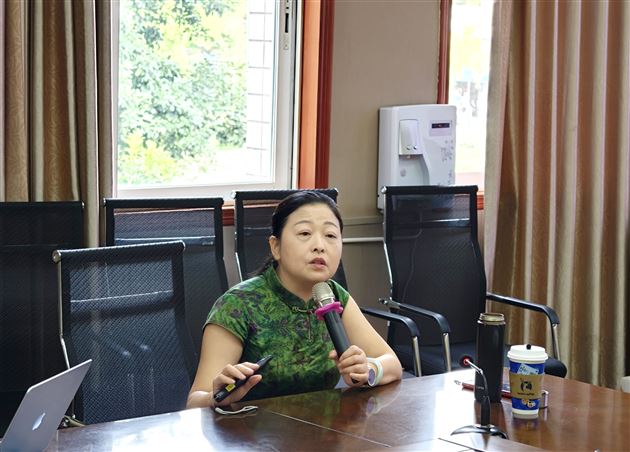 名师引航启新思　深耕课堂促成长
