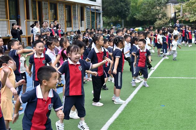 棠湖仁智幼儿园“新学期就要哈哈哈”开学典礼暨首次升旗仪式暖心举行