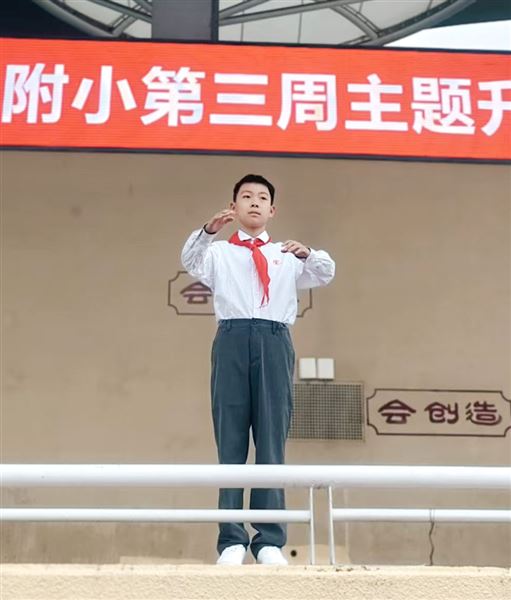 棠外附小举行“不忘九一八 吾辈当自强”主题升旗仪式