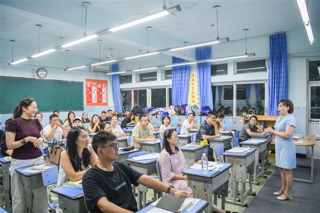 棠外附小顺利召开新学期家长会