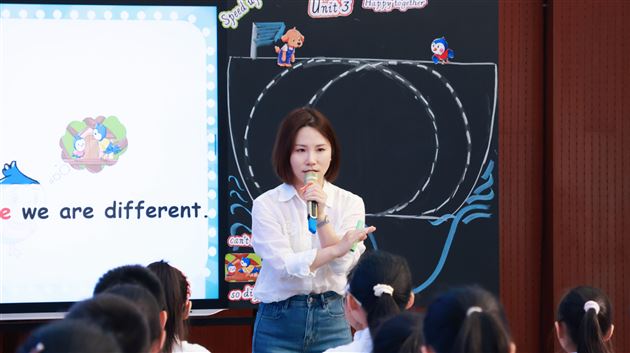 棠外附小党员教师樊玲赴巴中市新教材培训献课获好评