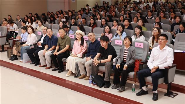 棠外附小党员教师樊玲赴巴中市新教材培训献课获好评